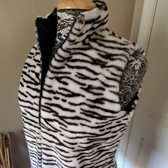 Exhilaration animal print fuzzy vest, size S - Picture 3 of 5